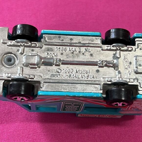 Vintage Collectible Hot Wheels Food Truck - Picture 7 of 8